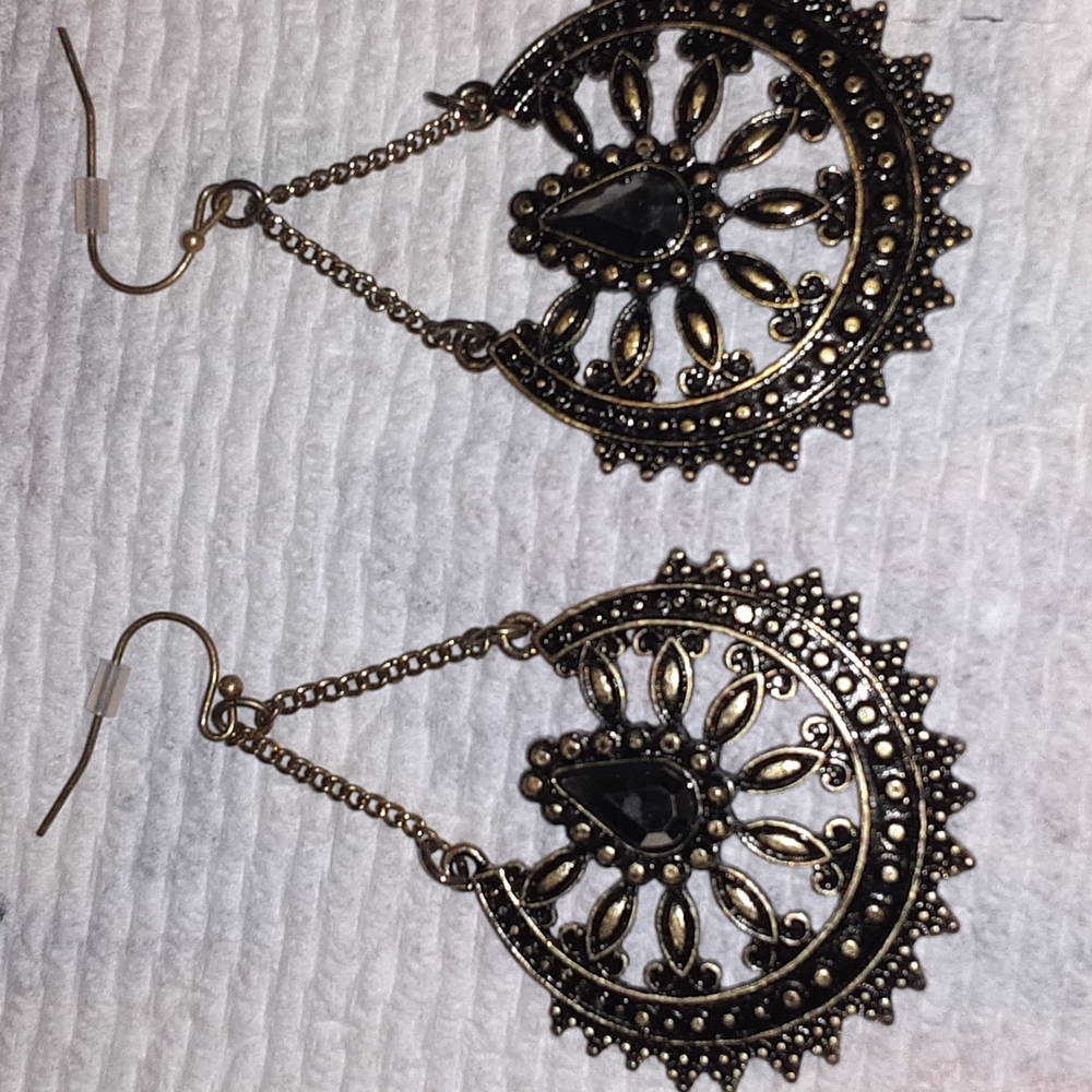 Avon 2 Assorted Goldtone a  Dangle and Post Earrings